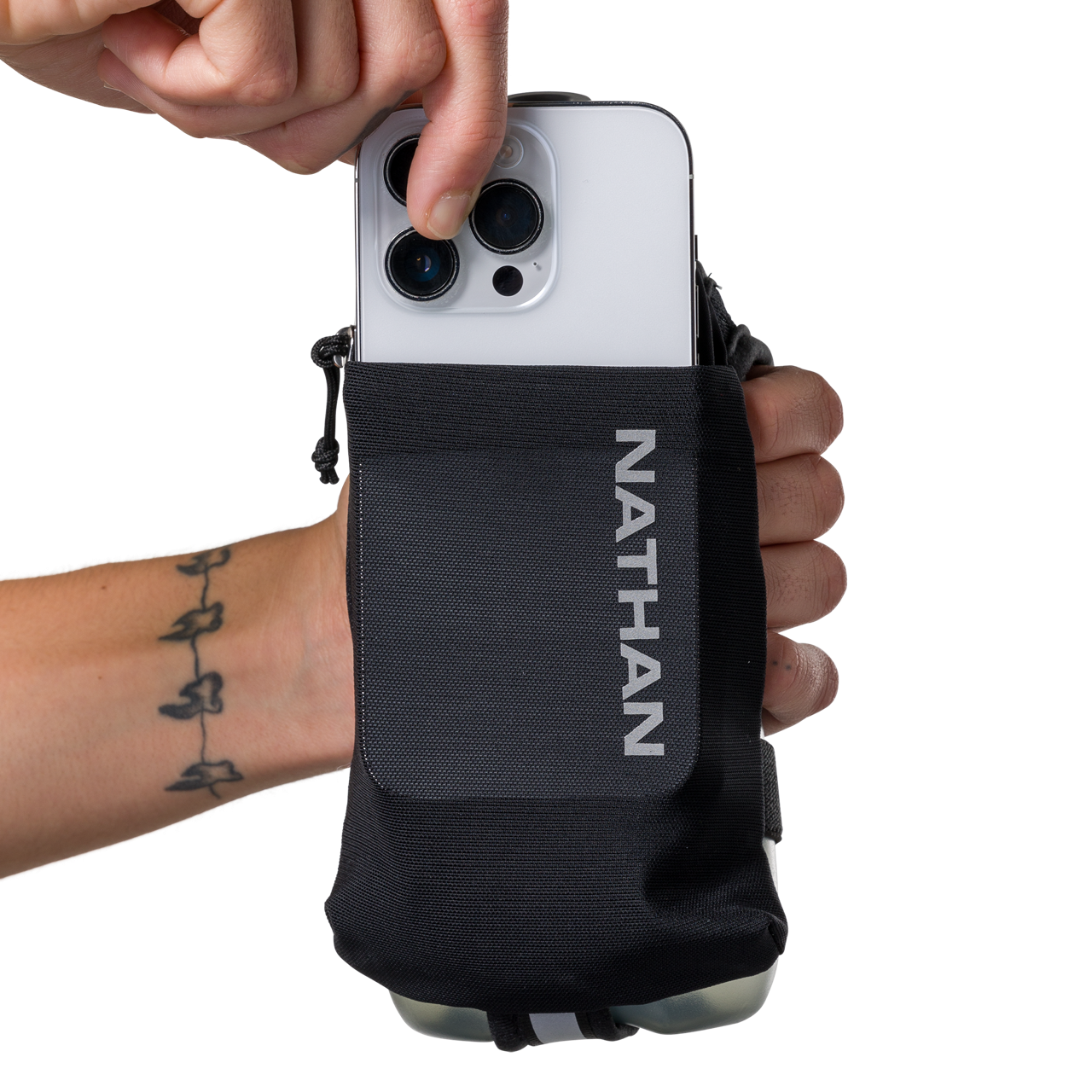 NS70840-00010_SpeedDraw2-18ozFlask_onBody-4Large.png